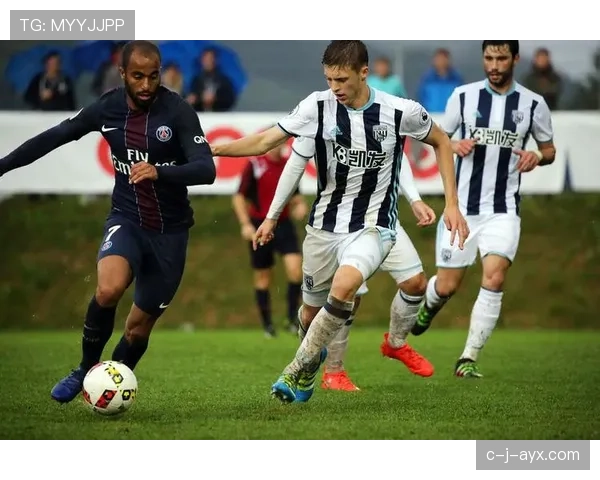 维特斯防线表现稳健，彻底遏制对手攻势，竞争力显著提升引关注