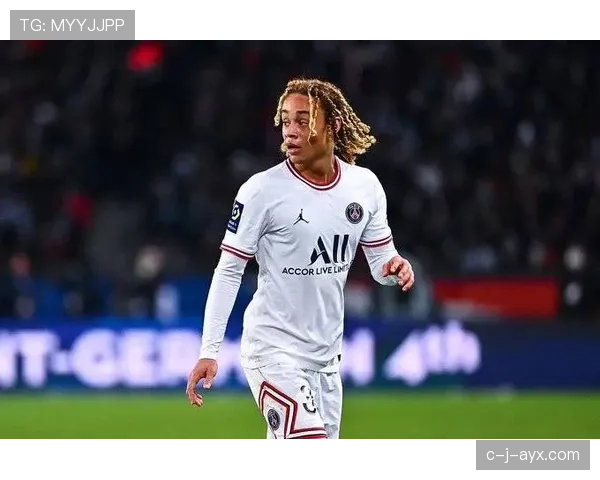 哈维·西蒙斯续约新合同，薪资大幅提升，表现备受关注