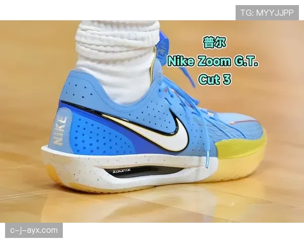 欧文又换发型了，这回连球鞋都配成冥想色系……他到底在练球还是修禅？